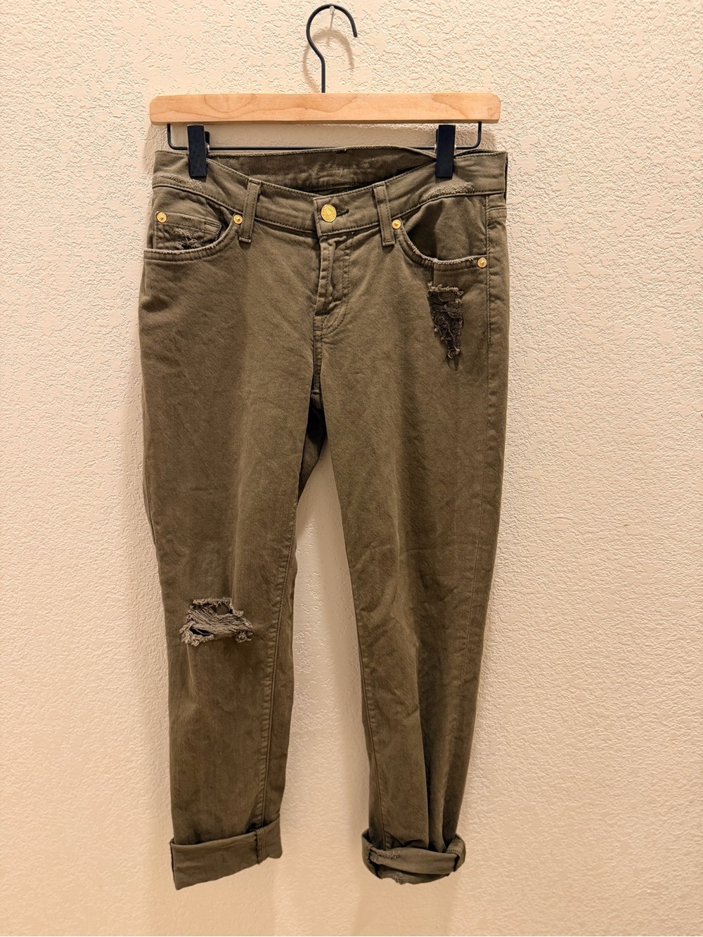 7 for all man kind Women’s Olive Distressed Boyfriend Jeans Size 26